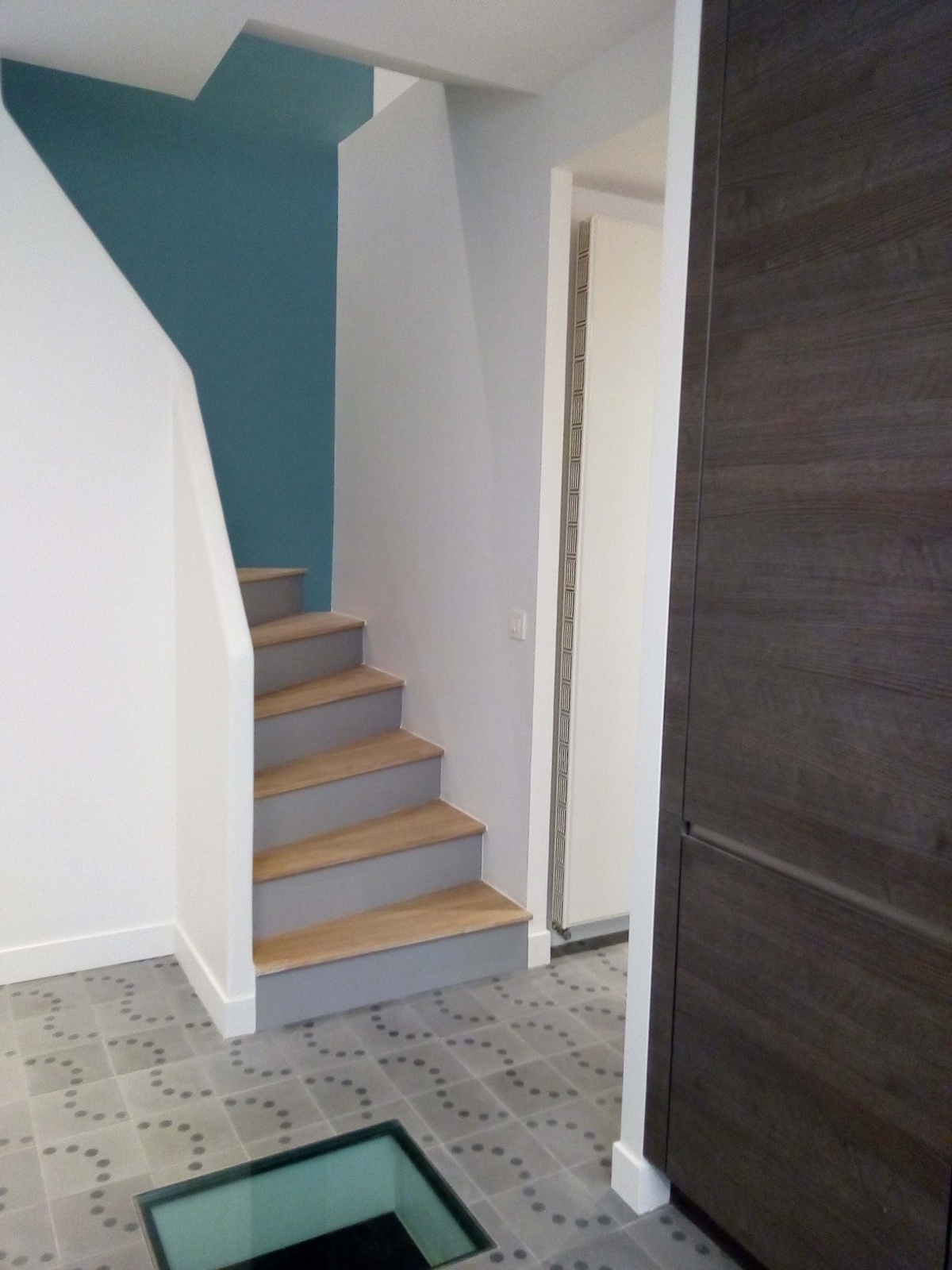 Appartement sur trois niveaux : escalier RDC