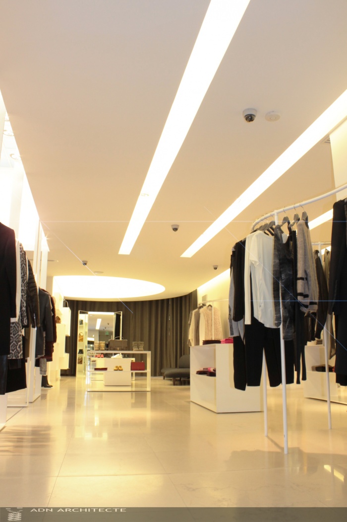 RENOVATION TOTALE D'UN MAGASIN, AVENUE MONTAIGNE : J1