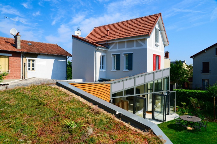 Maison dans le jardin : Depuis voisin